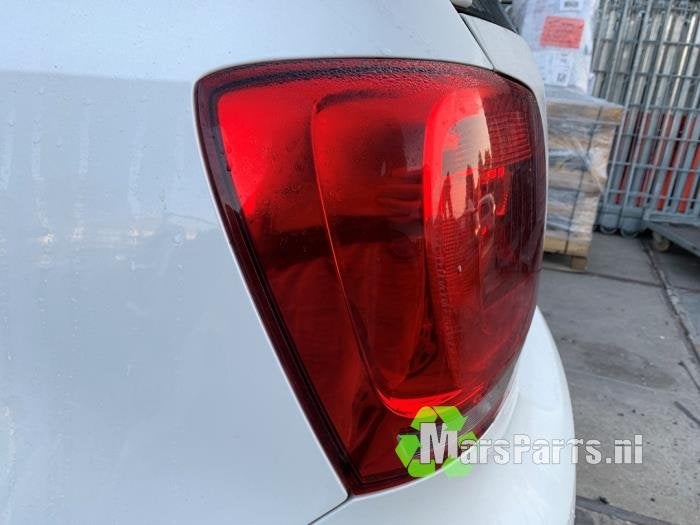 Achterlicht links van een Volkswagen Polo, Gebruikt, -, Volkswagen, -