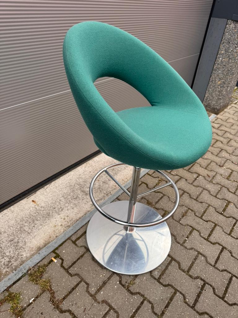 Artifort Nina barkruk, ook kuip in andere kleuren mogelijk, Ophalen, Draaibaar, 60 tot 90 cm, Hout