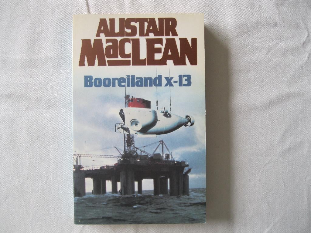 roman: Booreiland X-13, Alistair MacLean, Ophalen of Verzenden, Gelezen, Alistair MacLean, Nederland