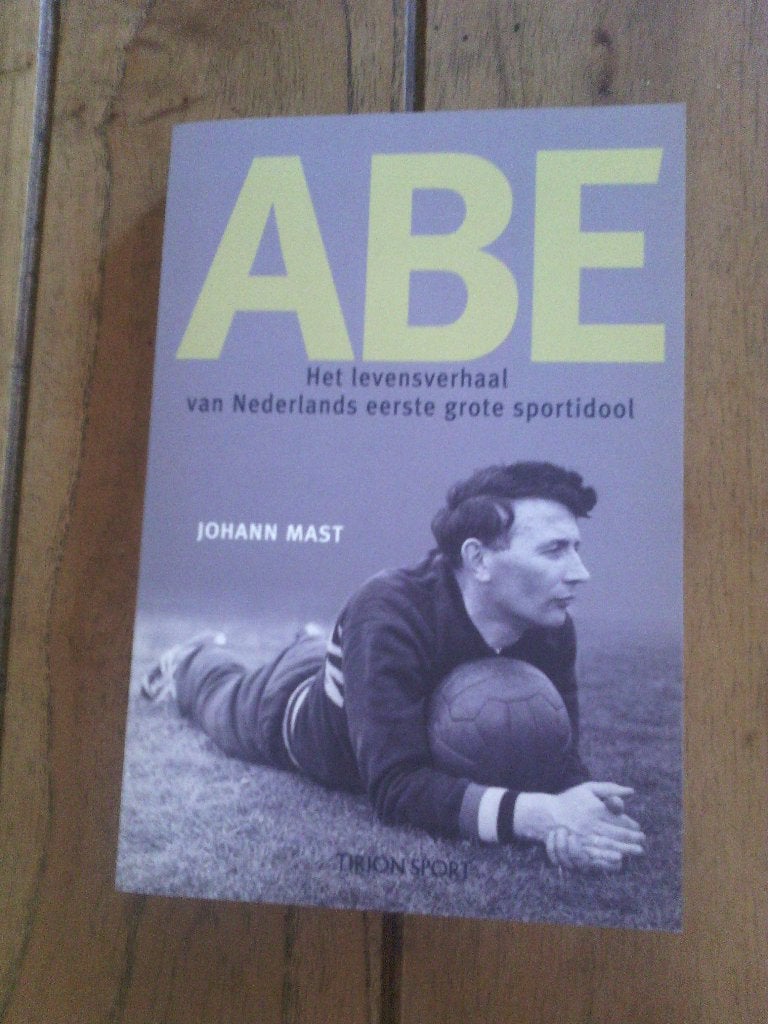 voetbalboek- ABE ( Lenstra), Ophalen of Verzenden, Zo goed als nieuw, Balsport