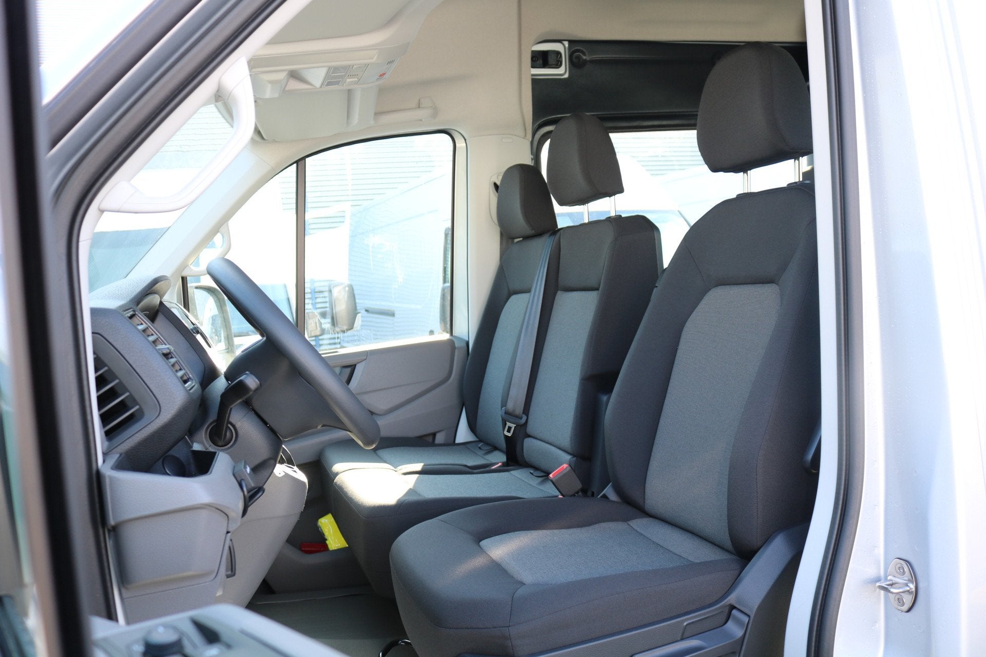 Volkswagen Crafter 2.0 TDI 140pk L3 H3 DC Automaat Airco Nav, Auto's, Stof, Gebruikt, 4 cilinders, Lichtsensor