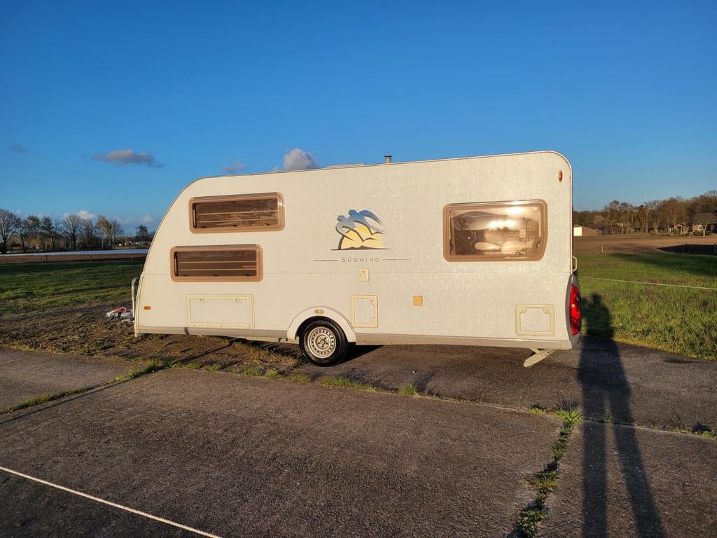 Knaus sudwind 500 stapelbed  6 persoons voortent, Caravans en Kamperen, Caravans, Vast bed, Schokbreker, Particulier, Knaus