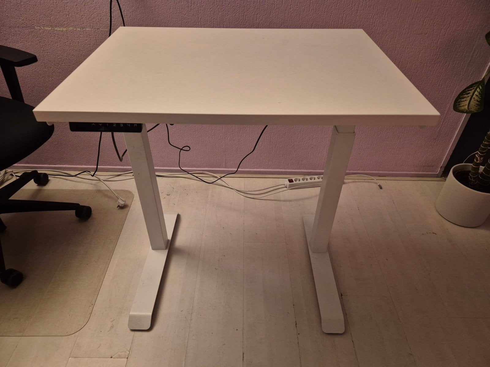 Gratis ophalen: elektrisch zit-sta bureau 60 x 80 cm, Ophalen, Zit-sta bureau, Gebruikt, Spaanplaat of MDF