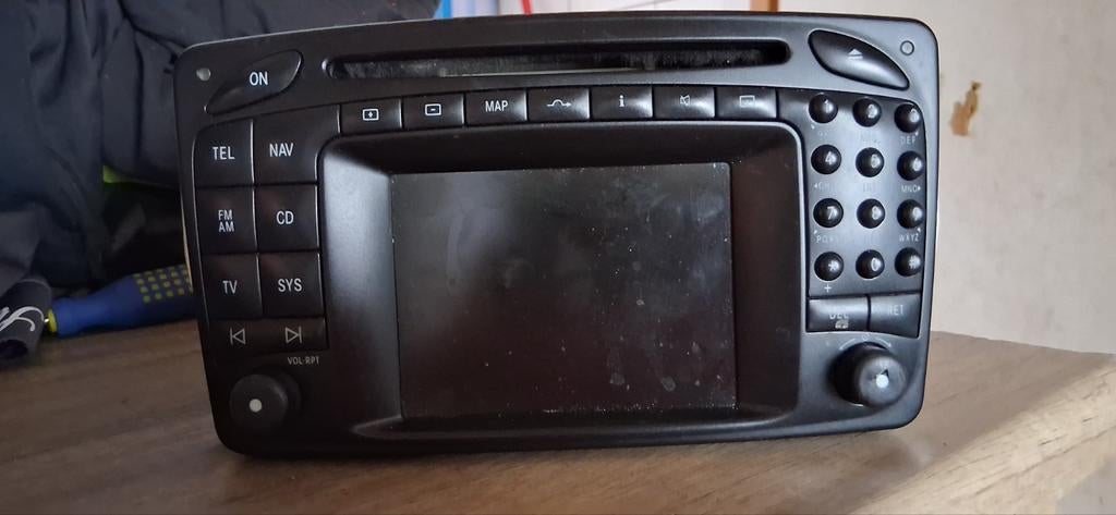 Auto radio mercedes c180 (  BIEDEN ), Auto diversen, Autoradio's, Ophalen, Zo goed als nieuw