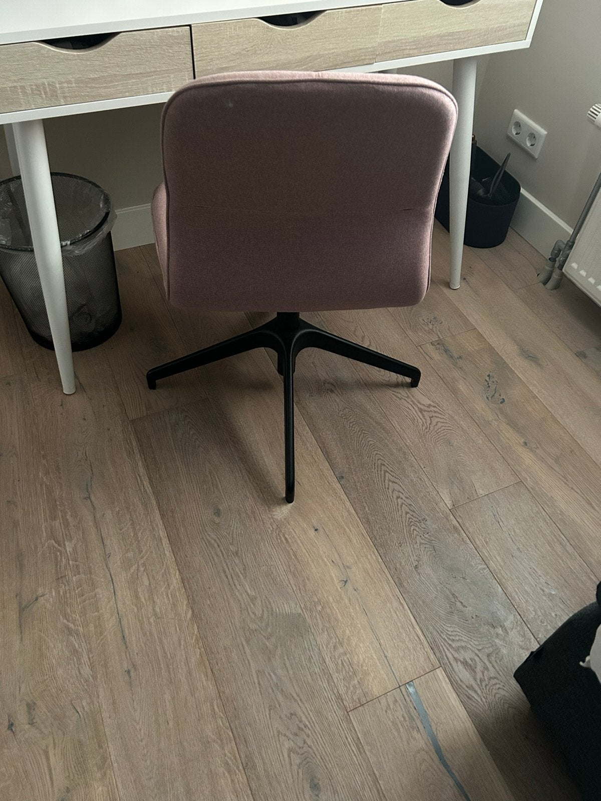 Zacht Roze IKEA Bureaustoel - Comfortabel en Stijlvol, Huis en Inrichting, Bureaustoelen, Ophalen of Verzenden, Zo goed als nieuw