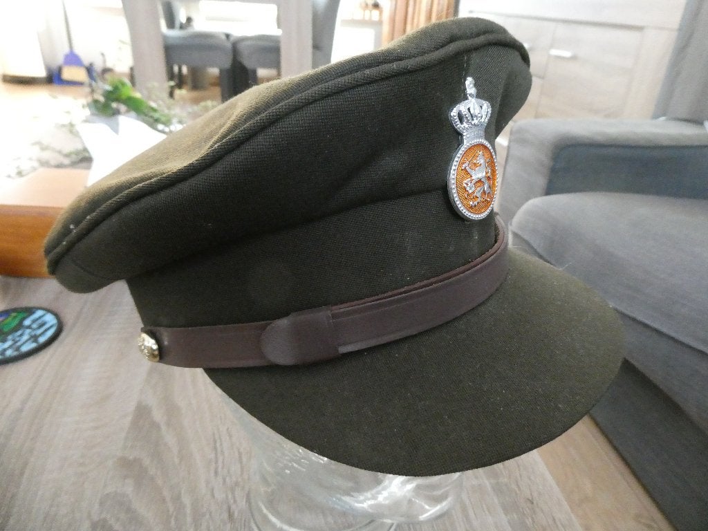 Pet dienstplichtig KMar/militaire administratie., Ophalen of Verzenden, Landmacht, Nederland, Helm of Baret