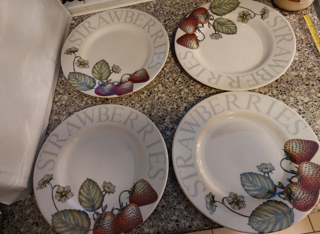 Strawberries diner platte borden Fruit Garden Queens Dining, Huis en Inrichting, Keuken | Servies, Zo goed als nieuw, Bord(en)