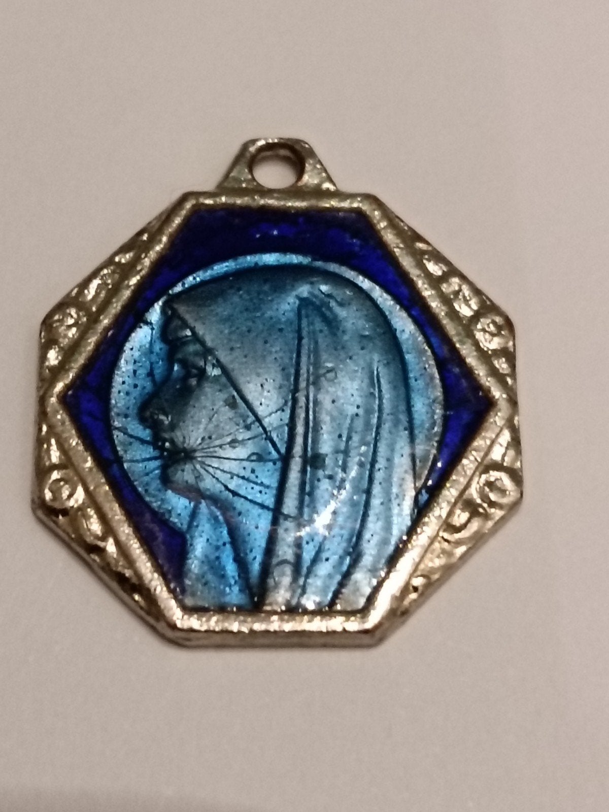 Vintage devotie hanger .Maagd Maria.2/2 cm, Ophalen of Verzenden, Gebruikt, Overige materialen