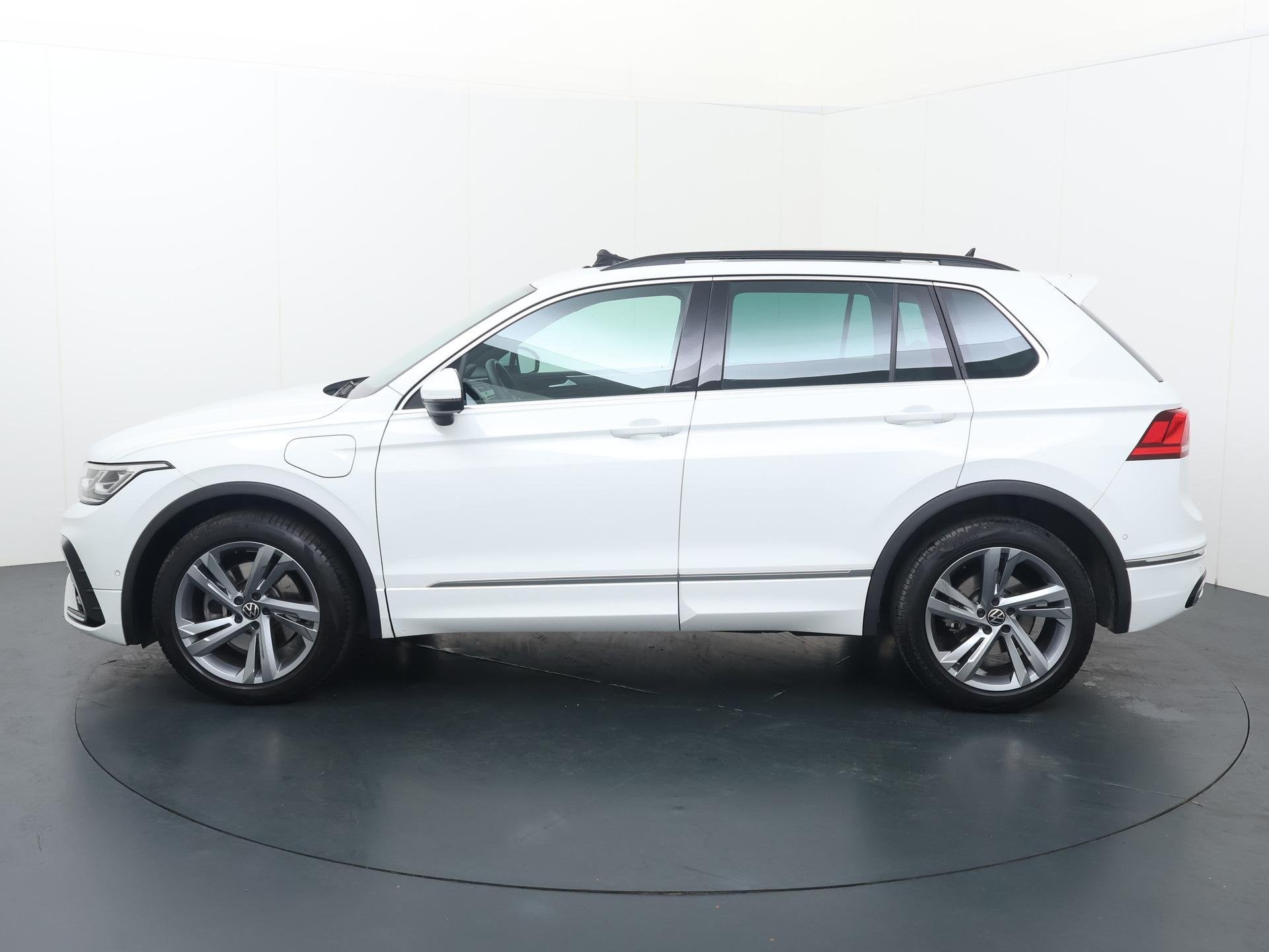 Volkswagen Tiguan 1.4 TSI eHybrid R-Line Business+ | 245 PK, Auto's, Stof, Euro 6, 4 cilinders, Wit