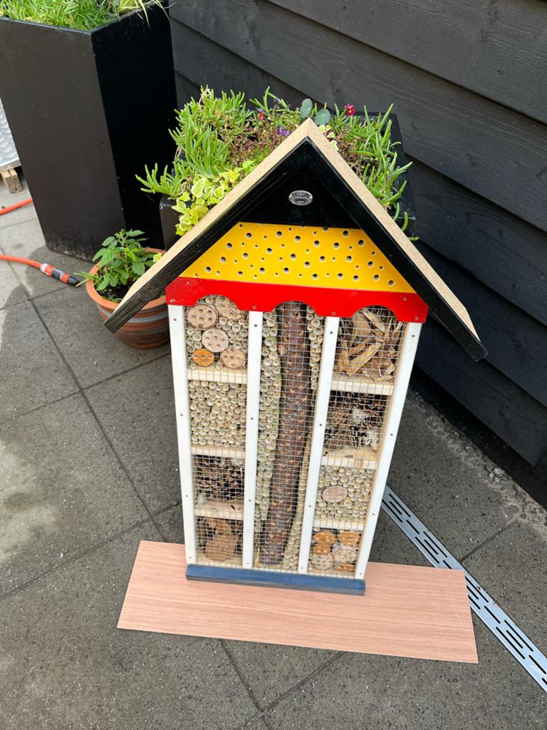 Mooi insectenhotel met kurken dak, 100x40 cm