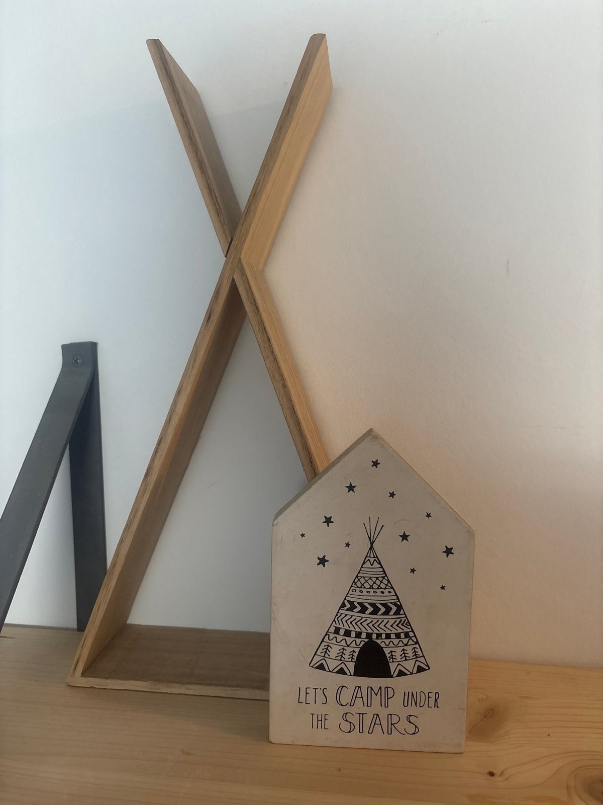Houten decoratie huisje 'Let's Camp Under The Stars', Hout, Ophalen of Verzenden, Zo goed als nieuw, Modern