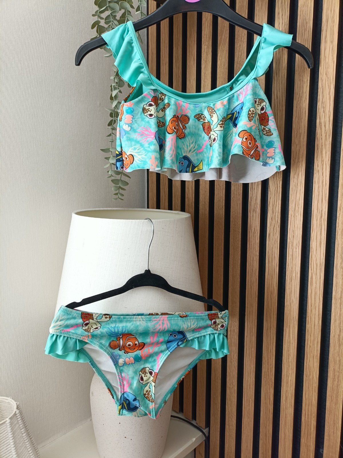 Finding Nemo volant bikini  met Nemo en Dory van H&M, Kinderen en Baby's, Babykleding | Baby-zwemkleding, Gebruikt, Meisje, H&M