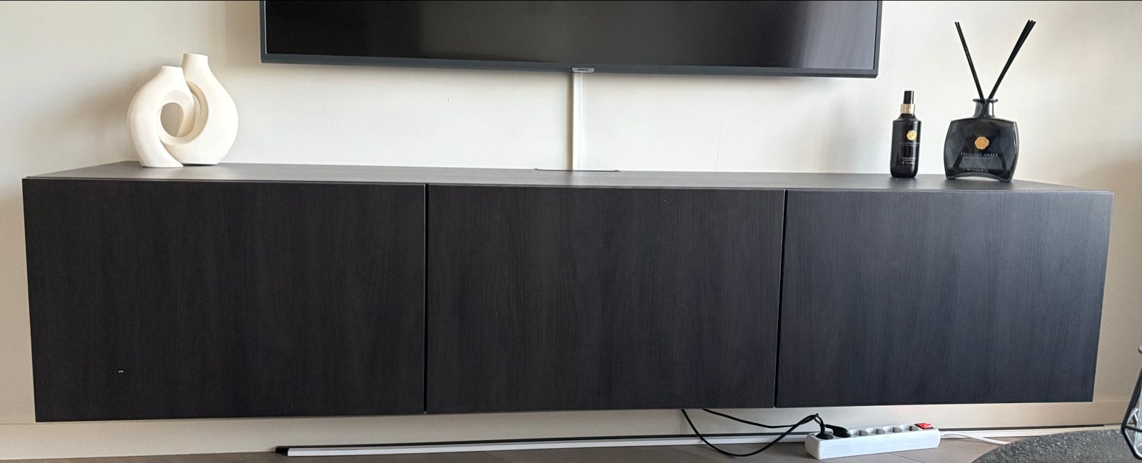 Zwart zwevend tv-meubel met 3 deuren, Ophalen, Gebruikt, 150 tot 200 cm, Minder dan 100 cm