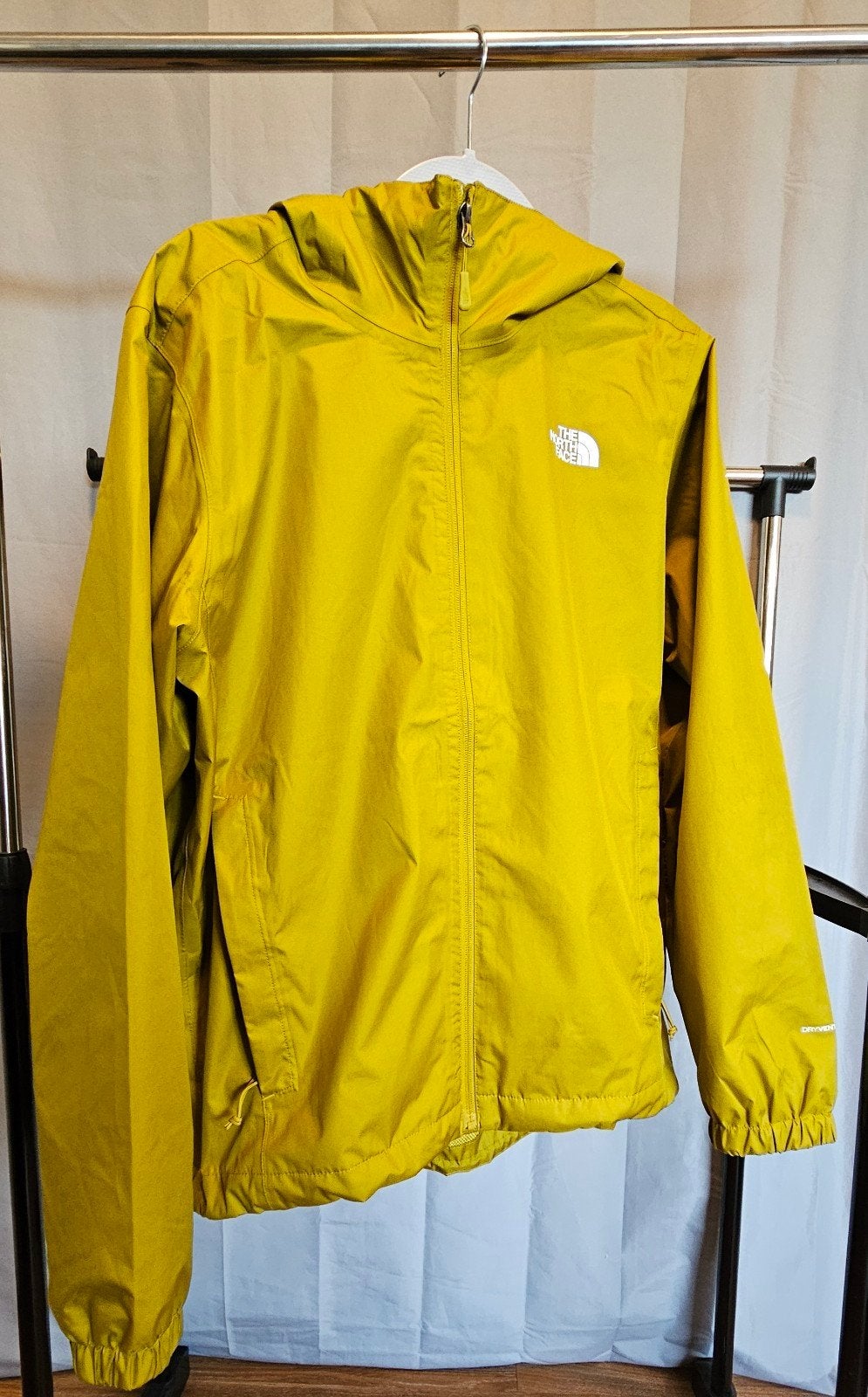 The North Face Quest Jas Maat M - Geel, Maat 48/50 (M), Geel, Ophalen of Verzenden, Gedragen