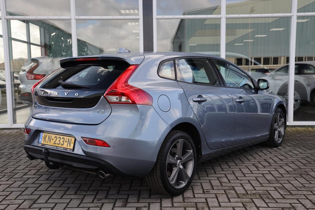 Volvo V40 2.0 T3 Momentum|Navi|Cruise|Trekhaak|, Voorwielaandrijving, Gebruikt, Euro 6, 4 cilinders