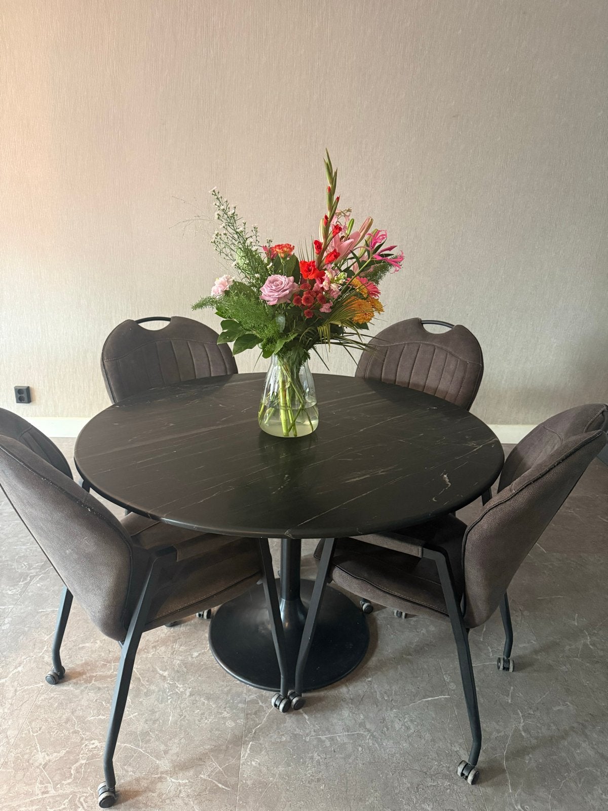 Ronde marmeren eettafel voor 4 personen, Ophalen, Overige materialen, Gebruikt, 100 tot 150 cm