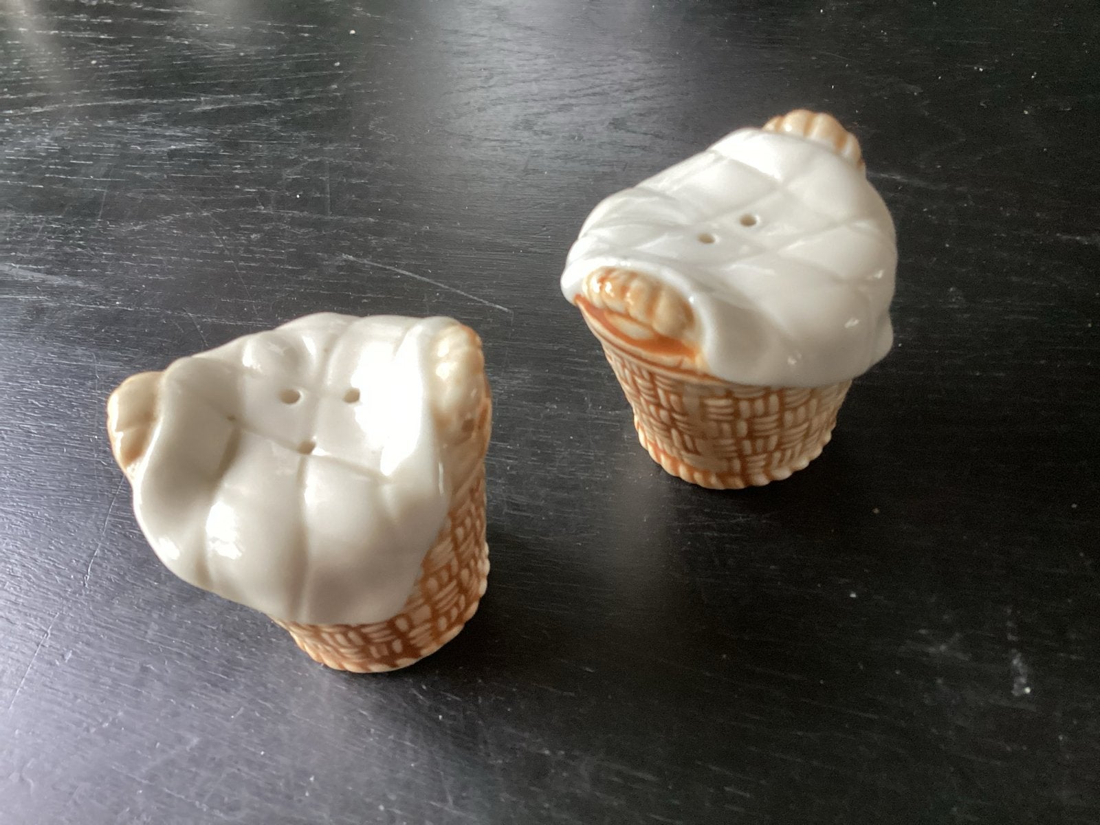 Vintage Keramische Zout- en Peperstrooiers Mand, Ophalen of Verzenden