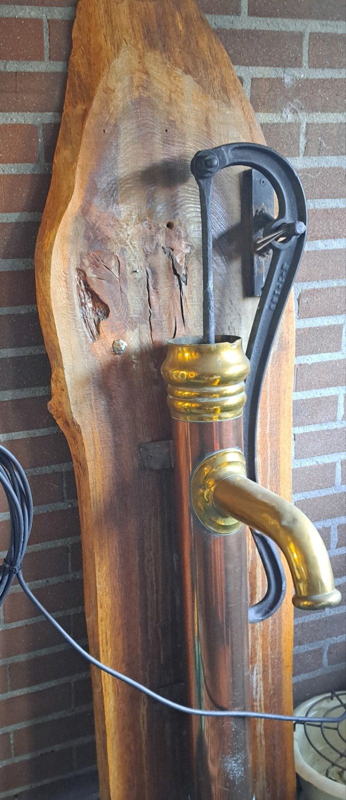 Antieke waterpomp op houten plank - Decoratief, Ophalen