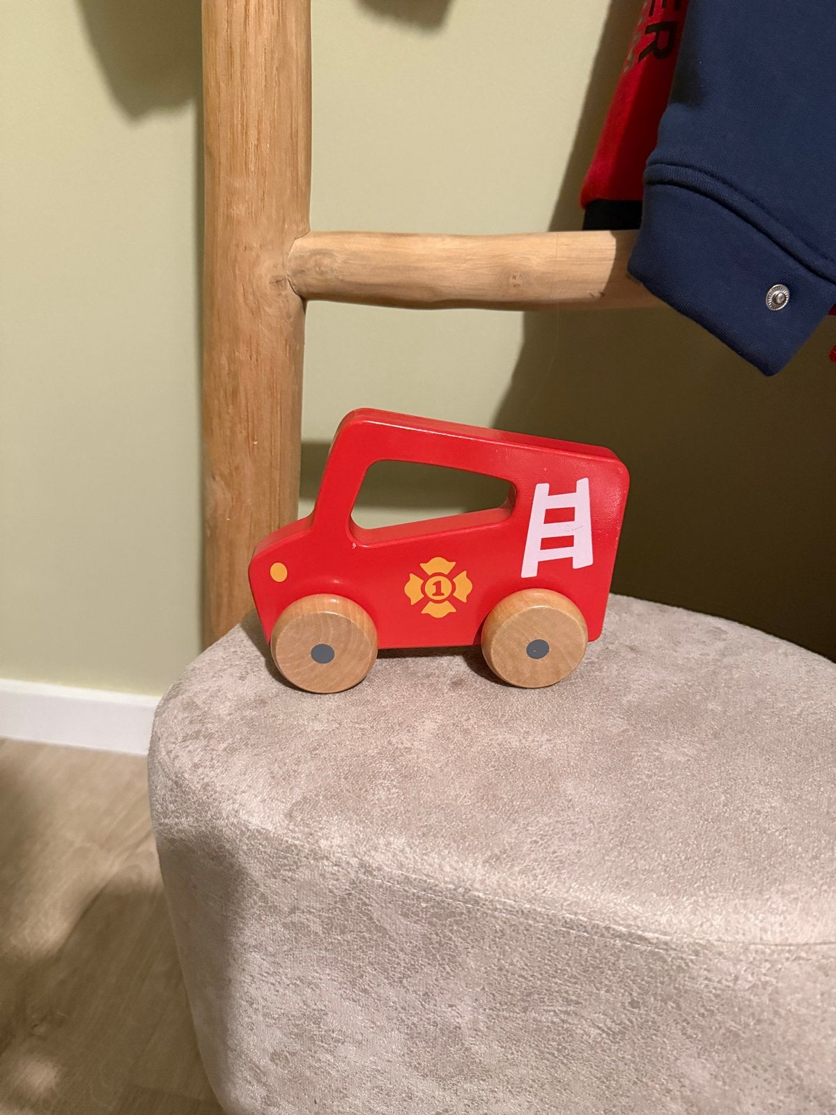 Houten brandweerauto van Jouéco, Ophalen of Verzenden, Zo goed als nieuw