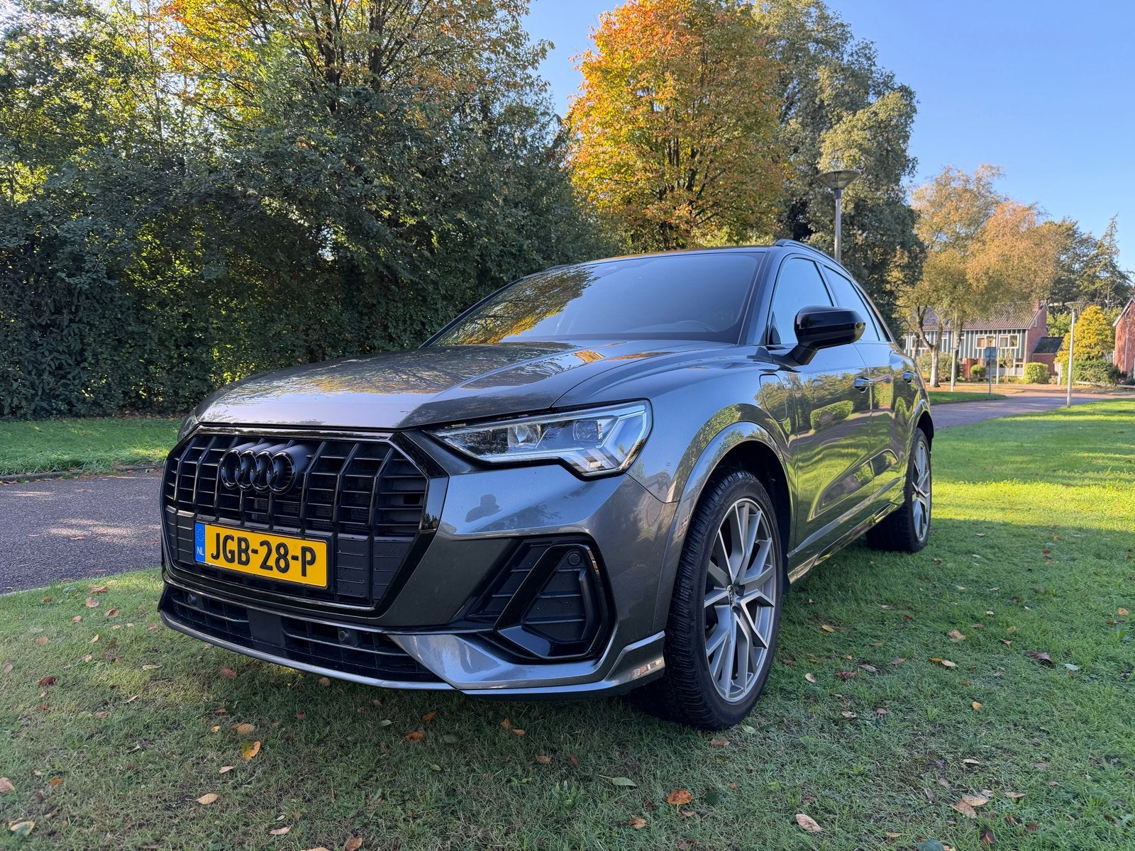 Audi Q3 45 Tfsi e 245pk Phev S Tronic 2021 Grijs, Auto's, Zwart, 1715 kg, Verwarmde buitenspiegels, Leder en Stof