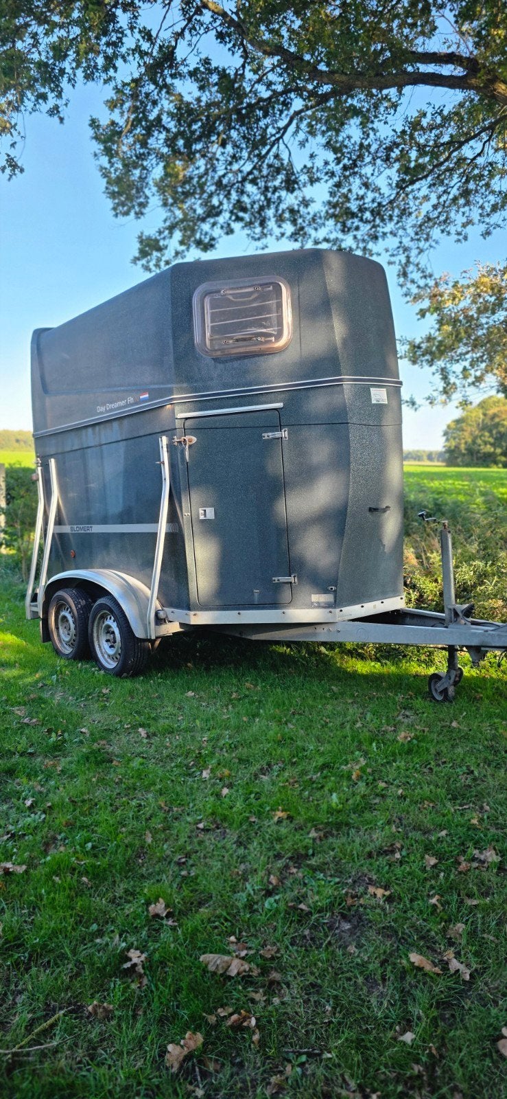 Blomert 2 paards trailer met zadelkamer, Ophalen, Gebruikt