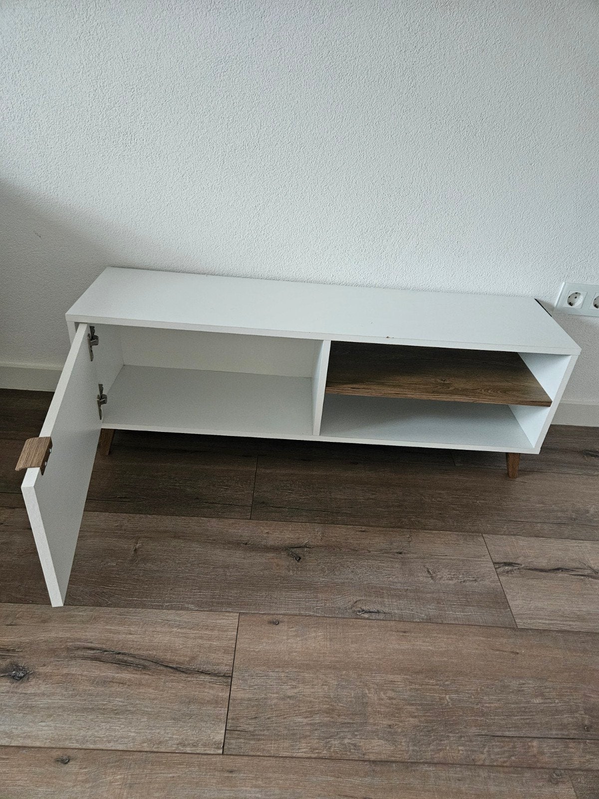 Modern wit tv-meubel met opbergruimte, 100 tot 150 cm, Ophalen of Verzenden, Zo goed als nieuw, Minder dan 100 cm