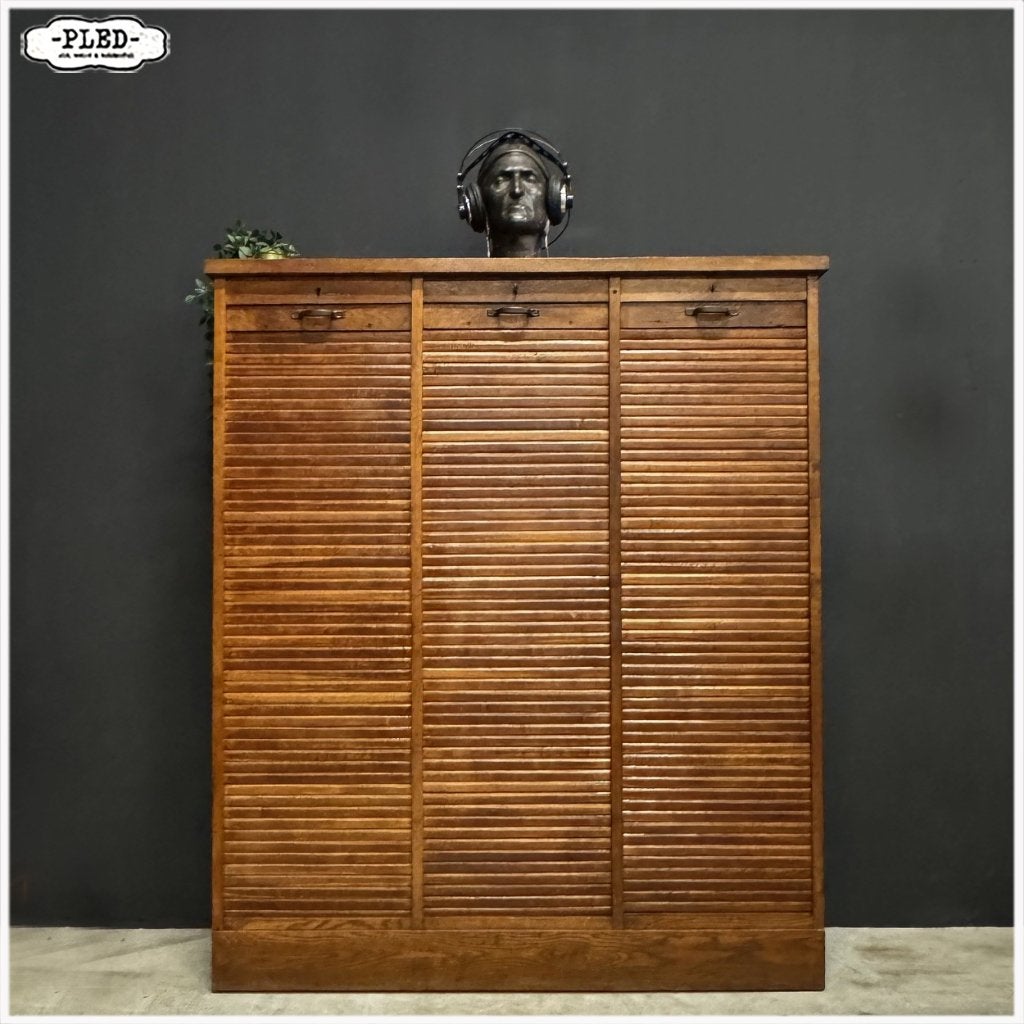 driedeurs eikenhouten roldeurkast met sleutel /  Hoog 148 cm, Ophalen, 100 tot 150 cm, 100 tot 150 cm, Vintage
