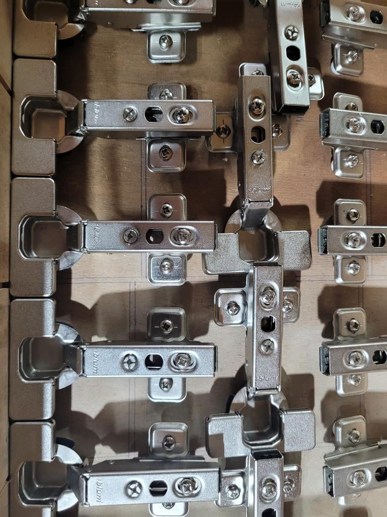 24 stuks Blum meubel scharnier met kruisplaat, Ophalen of Verzenden