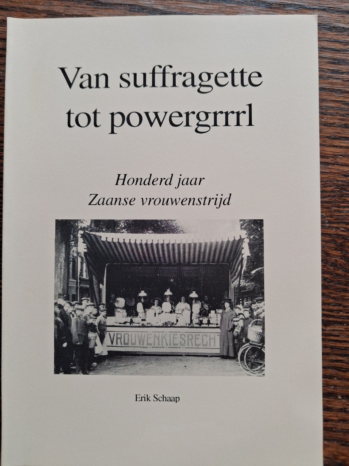 Van suffragette tot powergrrrl - 100 jaar Zaanse vrouwens, Boeken, Ophalen, Nieuw, Erik Schaap