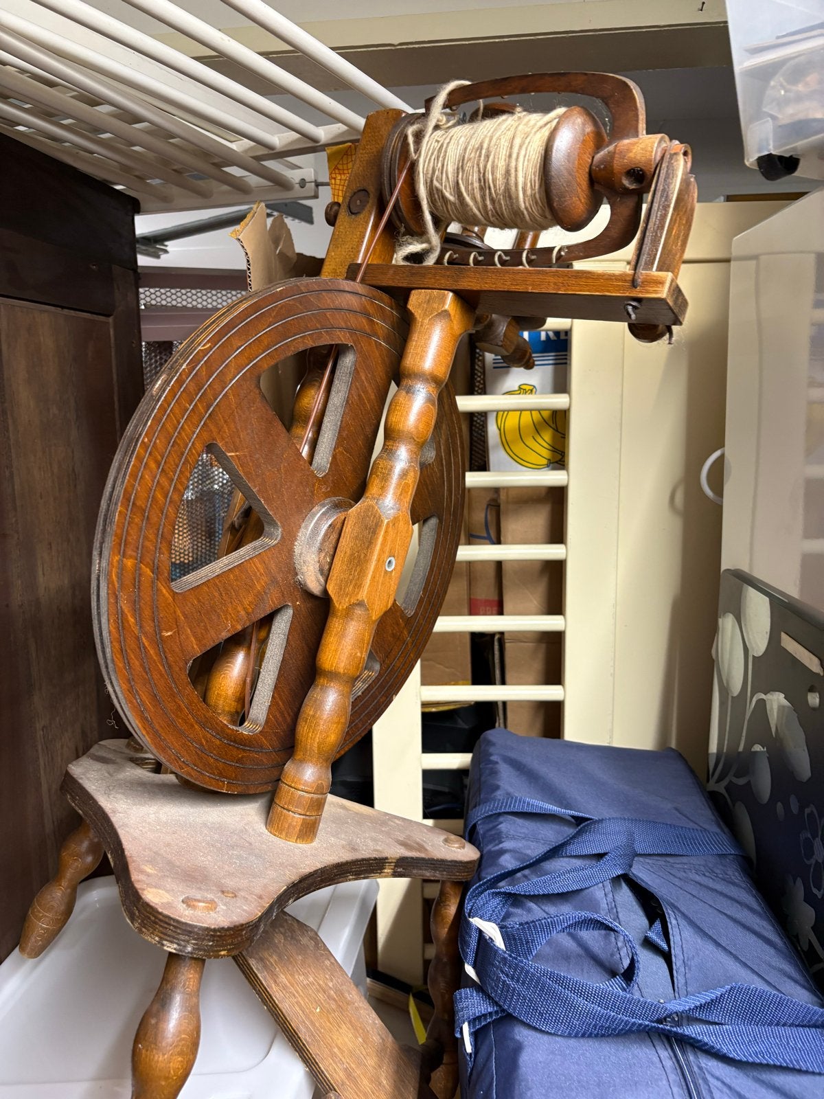 Antiek houten spinnewiel - Decoratief en functioneel, Ophalen, Gebruikt, Spinnewiel