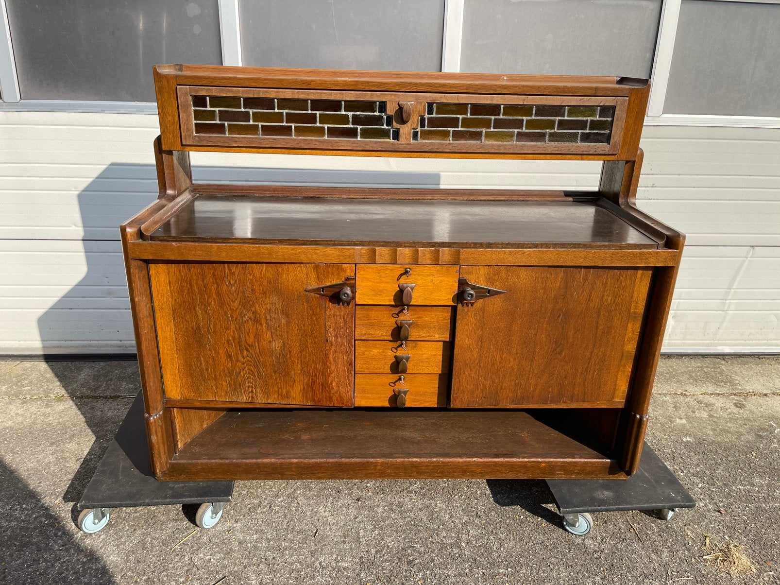 Amsterdamse school kast, Ophalen