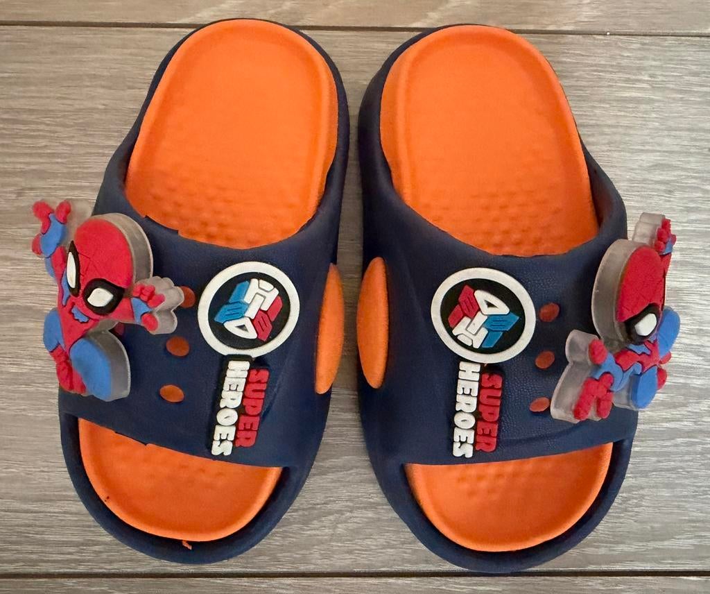 Spiderman badslippers 24-25 + spiderman cap, NIEUW, Ophalen, Zo goed als nieuw, Jongen, Overige typen