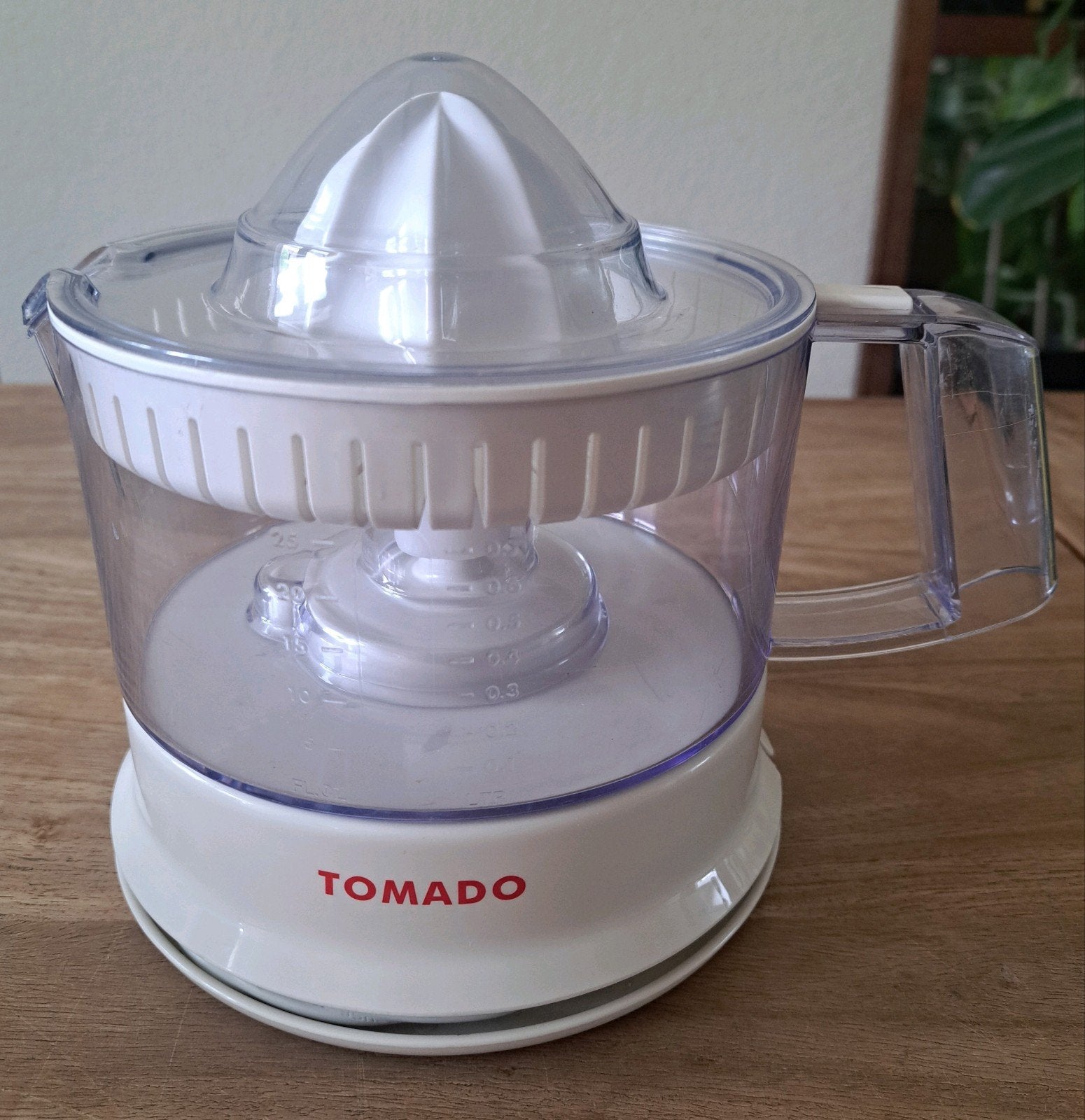 Tomado Elektrische Citruspers / Juicer, Witgoed en Apparatuur, Juicers, Zo goed als nieuw, Citruspers, Elektrisch, Ophalen of Verzenden