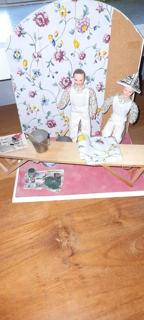 Tafereeltje van klusjesmannen, poppenhuis, Ophalen of Verzenden, Poppenhuis
