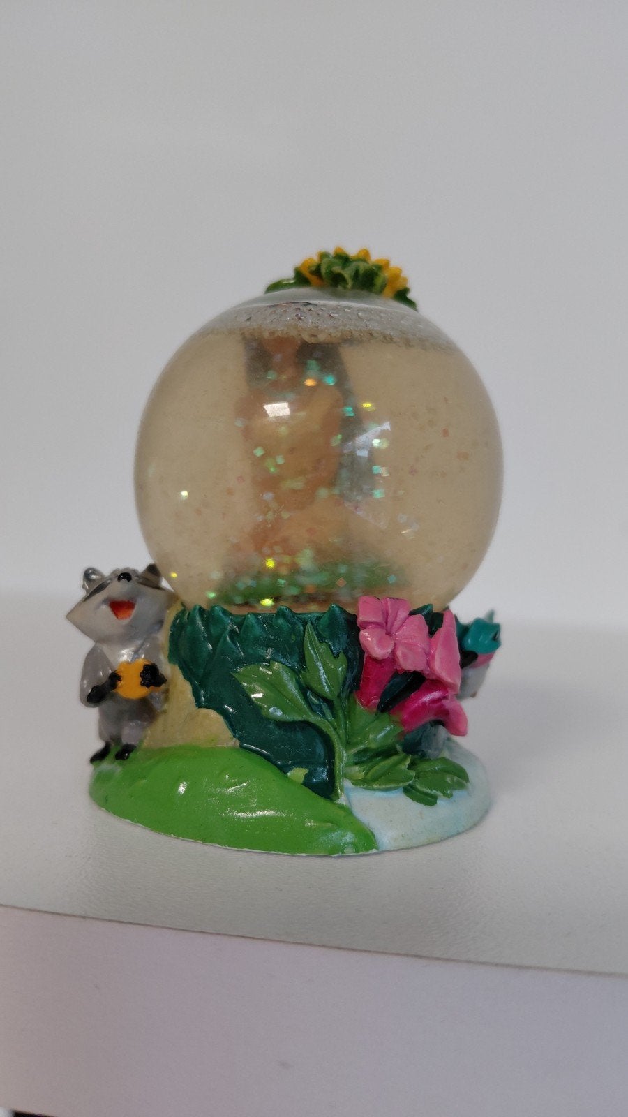 Disney Snowglobe Pocahontas, Verzamelen, Ophalen of Verzenden, Zo goed als nieuw, Beeldje of Figuurtje