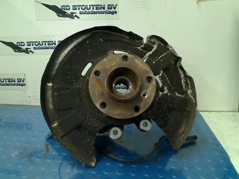 Fusee Rechts Achter BMW 5 serie (F10) (2010-09/2011-08), Auto-onderdelen, Gebruikt, Petuelring 130, München 80809, , Duitsland