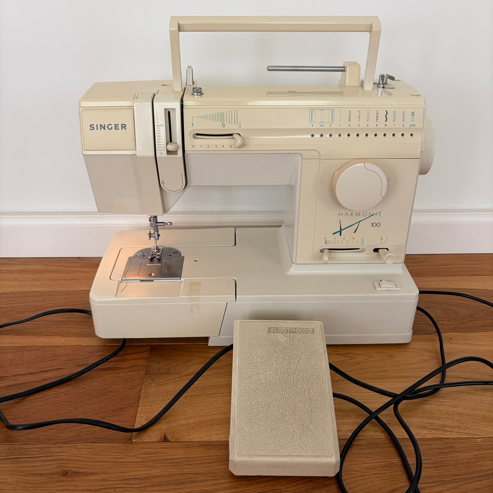 Singer Harmonie 100 (Model 9130) naaimachine met voetpedaal, Ophalen of Verzenden, Gebruikt, Naaimachine, Singer