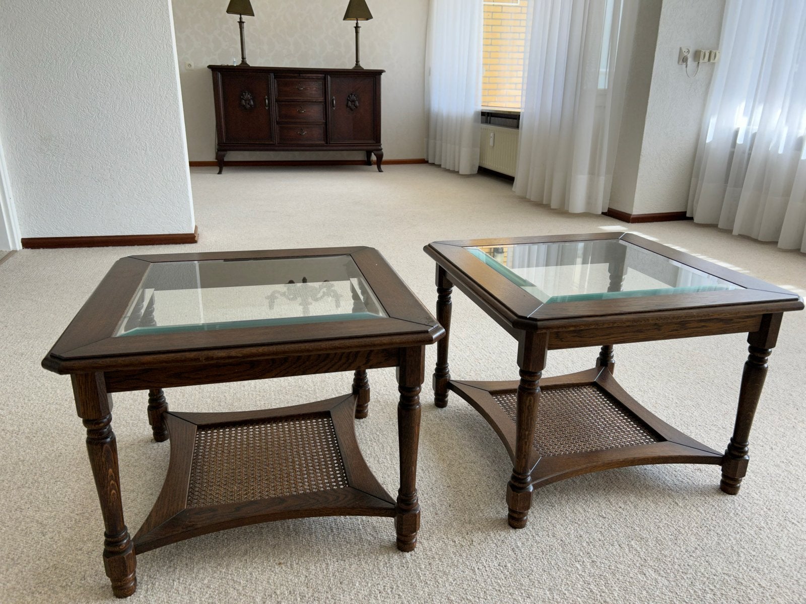 Set van 2 houten salontafels met glazen blad, Antiek en Kunst, Ophalen of Verzenden