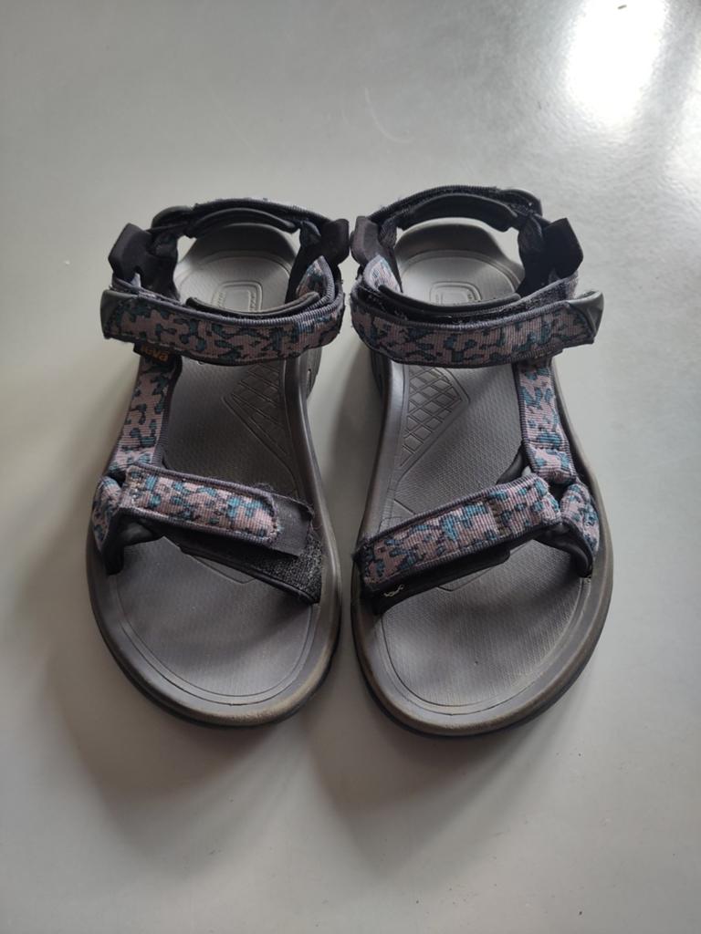 Teva sandalen maat 39 Unisex, Kleding | Dames, Schoenen, Teva, Grijs, Gedragen, Sandalen of Muiltjes