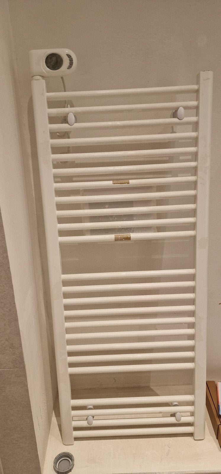 Gloednieuwe Vasco elektrische handdoekradiator 126x50, Ophalen, Radiator, Nieuw, Minder dan 60 cm