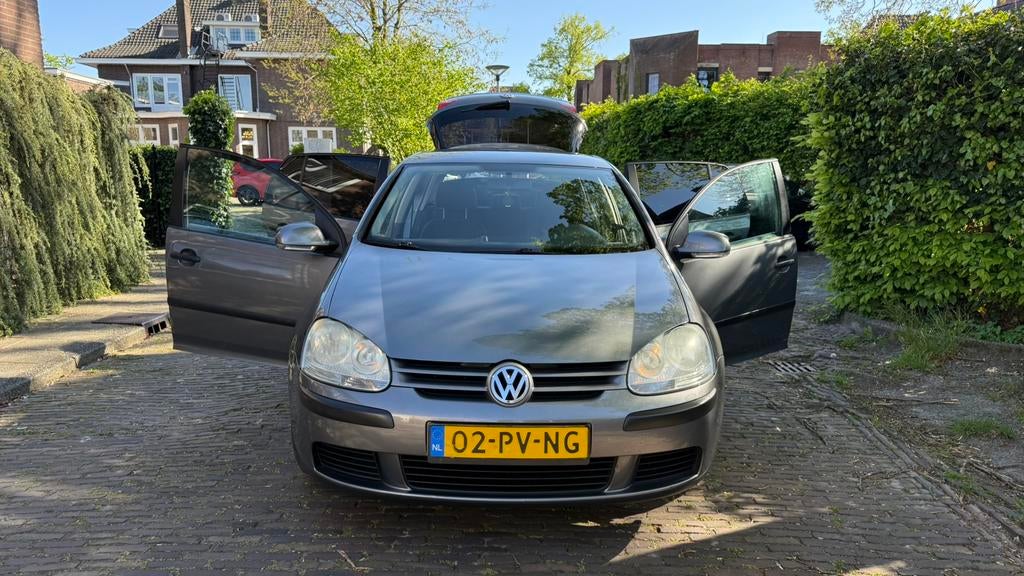 Volkswagen Golf 1.4 16V 55KW 5D 2005 Grijs, Auto's, Voorwielaandrijving, Stof, 74 pk, 4 cilinders