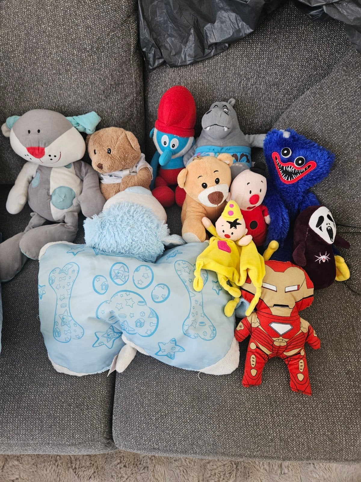 Vuilniszak vol knuffels: Smurf, Iron Man, Huggy Wuggy, Ophalen, Gebruikt, Overige karakters, Beer