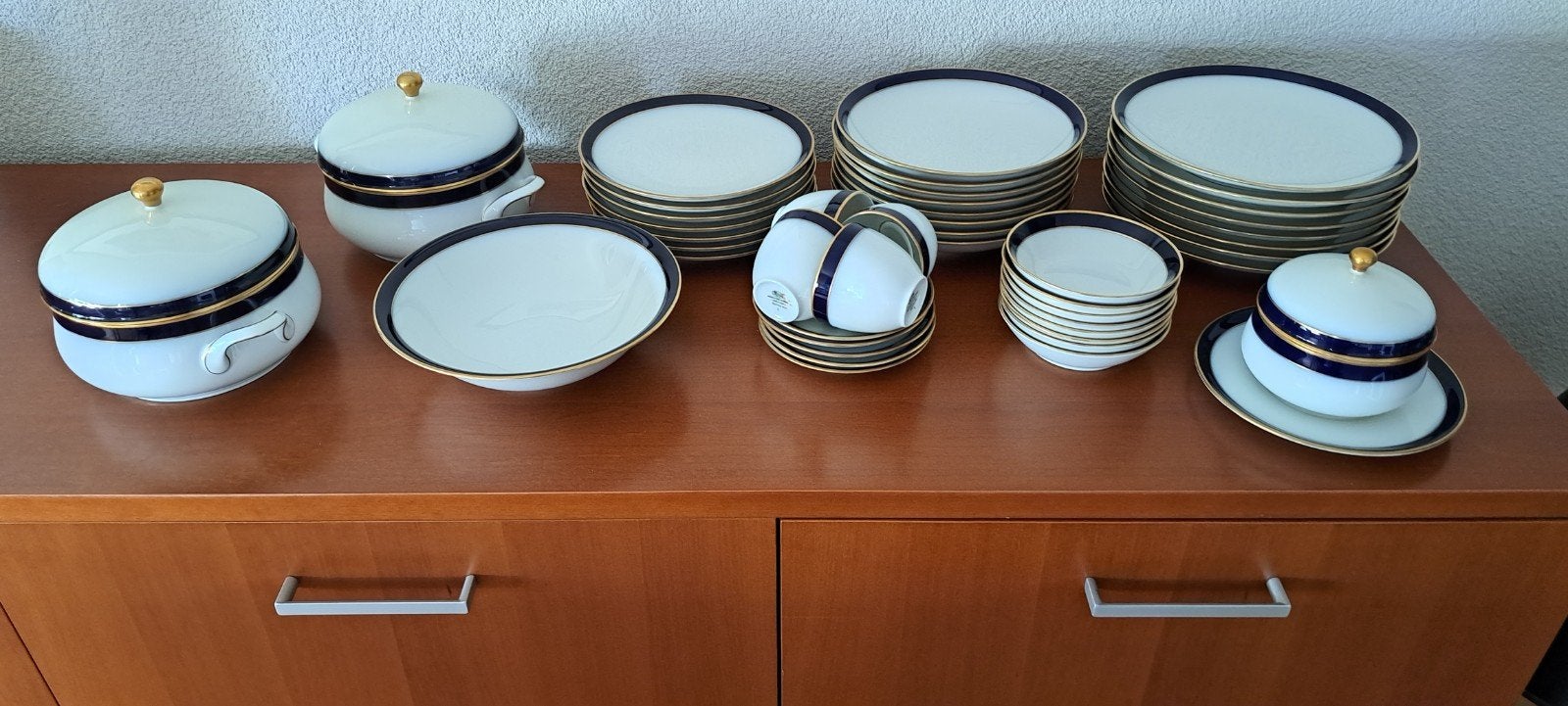 Hutschenreuther servies., Ophalen, Zo goed als nieuw, Porselein, Overige stijlen