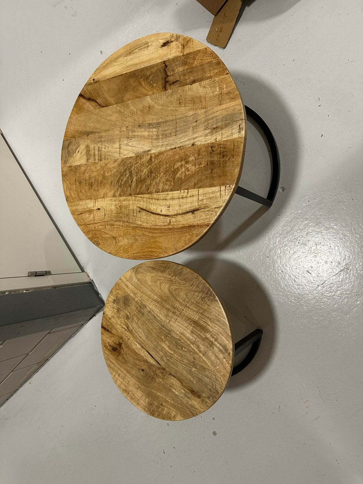 Set van 2 ronde salontafels van mangohout en metaal, Ophalen, Minder dan 45 cm, Gebruikt, Rond