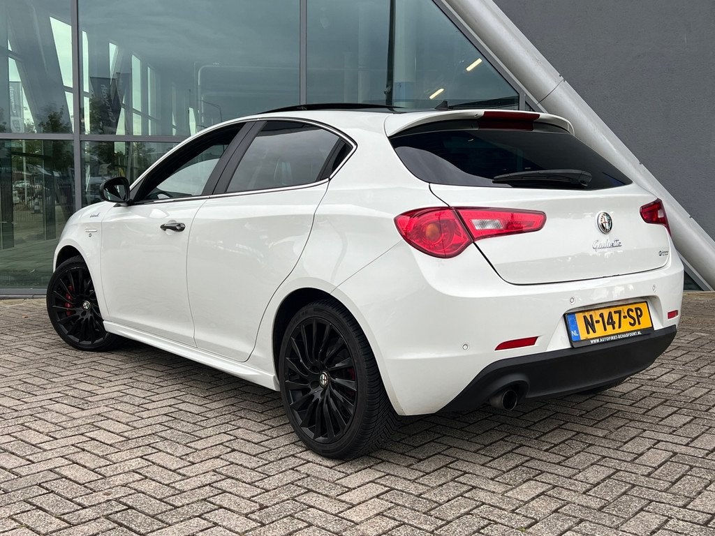 Alfa Romeo Giulietta 1.4 T Exclusive Automaat, Pano, Leder,, Start-stop-systeem, Euro 6, 4 cilinders, Leder en Stof