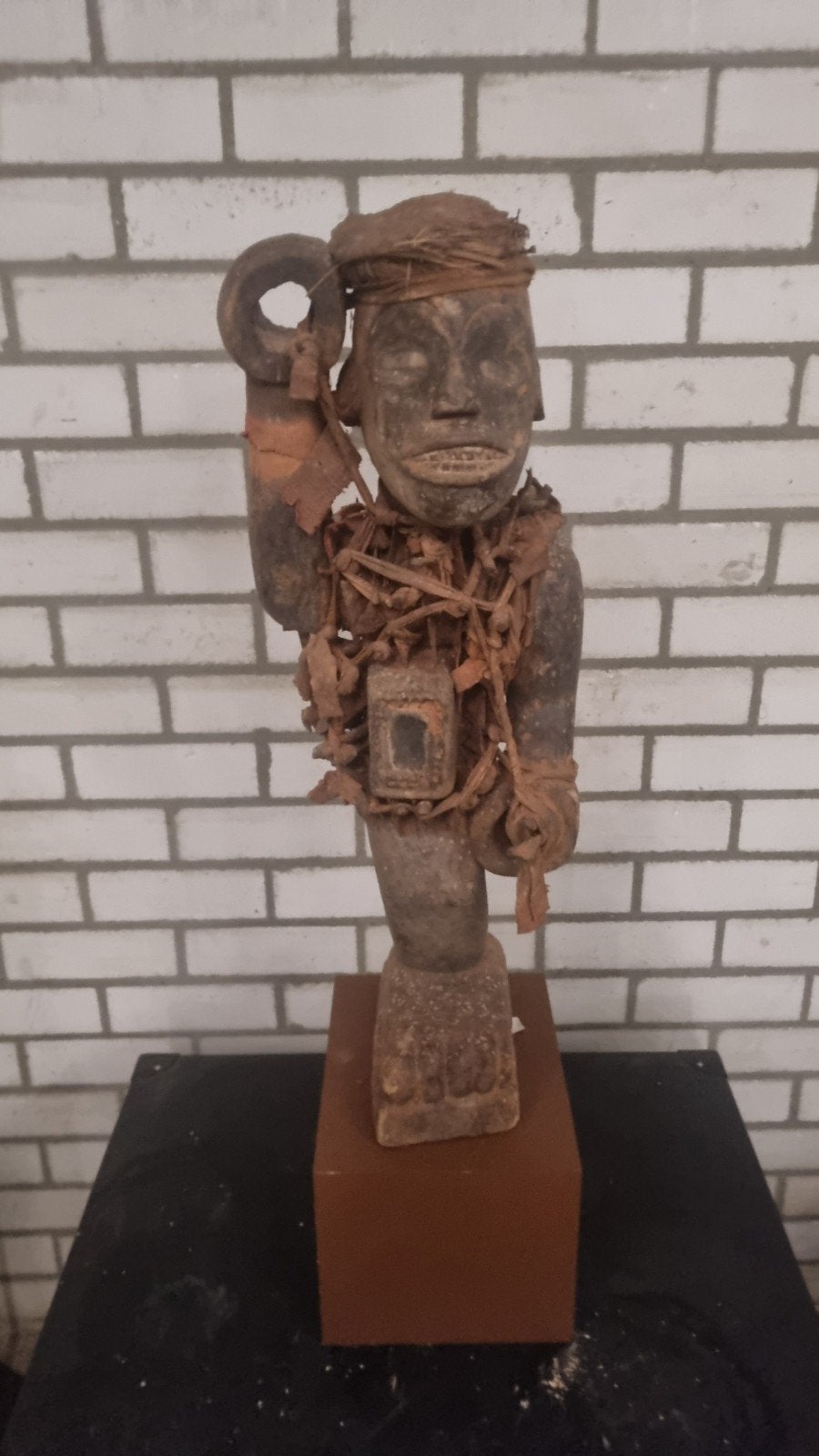 Prachtig Afrikaans beeld Minkisi- 85 cm hoog, Bruin, Afrika, Handgemaakt, Beeld