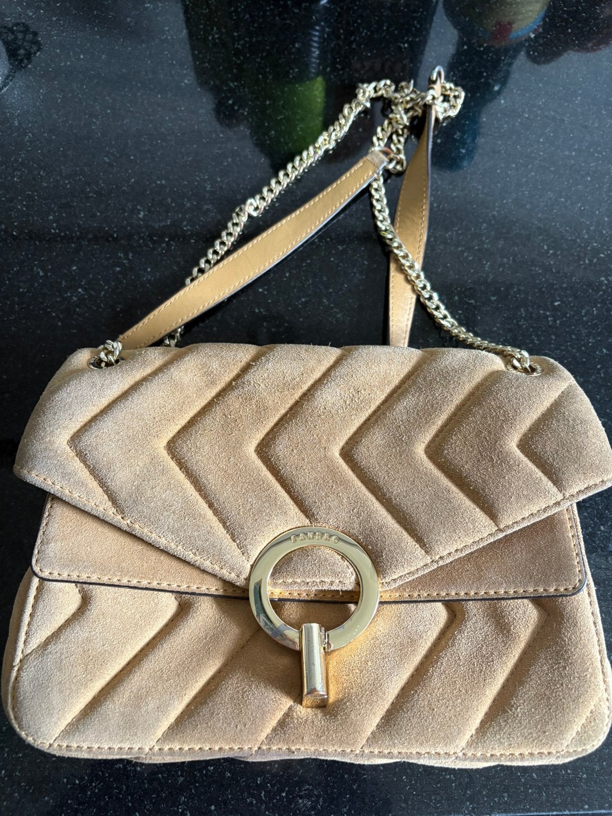 Sandro crossbody / schouder tas beige suede gouden hardware, Ophalen of Verzenden, Gebruikt, Beige, Schoudertasje