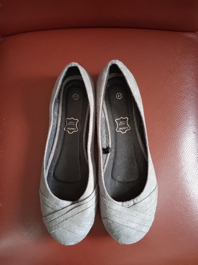 Grijs suède ballerina's mt 41 NIEUW, Nieuw, Onbekend, Grijs, Ballerina's