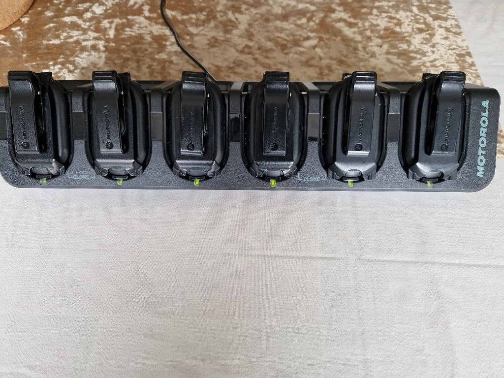 Motorola 446 portofoons (6x) + multi-oplader, Telecommunicatie, Minder dan 2 km, Gebruikt, Ophalen of Verzenden, Portofoon of Walkie-talkie