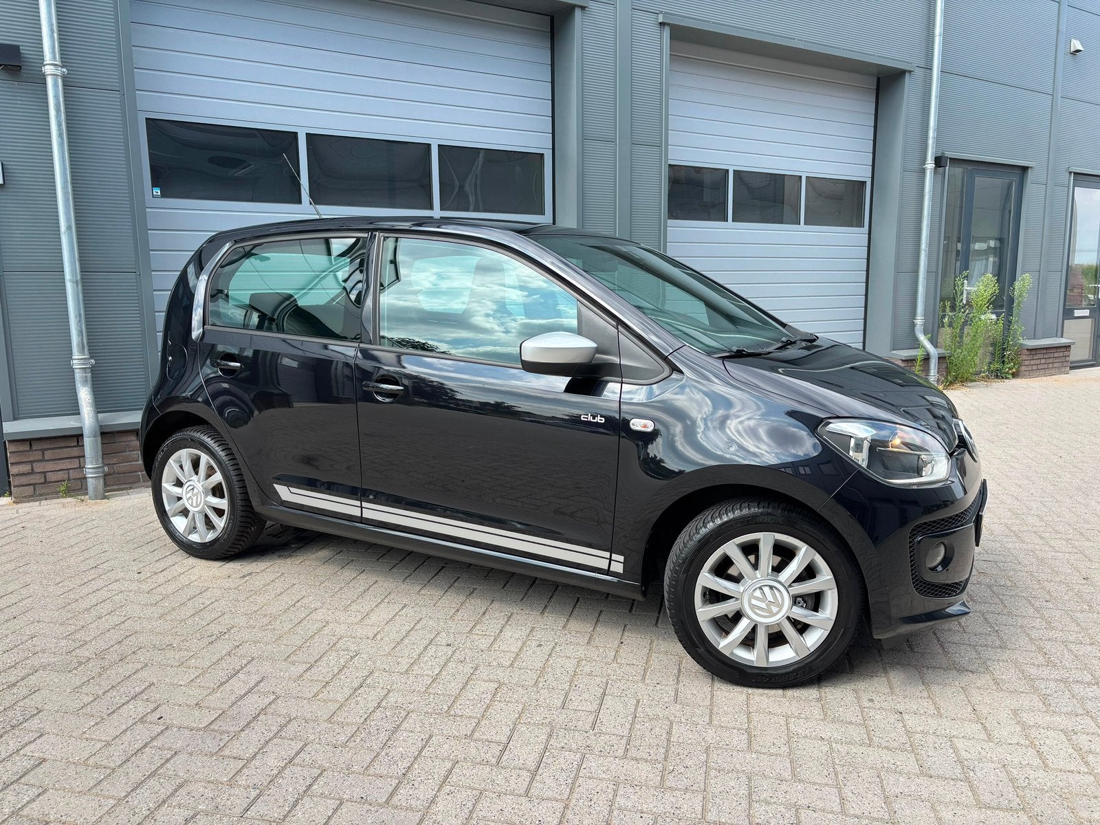 Foto 2 van Volkswagen Up! Club Up! Zwart5D